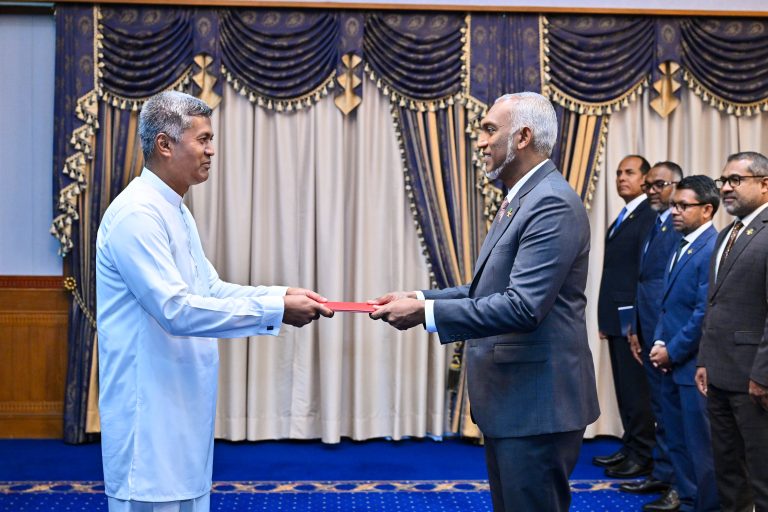 High Commissioner Mohamed Rizvi Hassen presents Letters of Credence to the President of the Republic of Maldives
