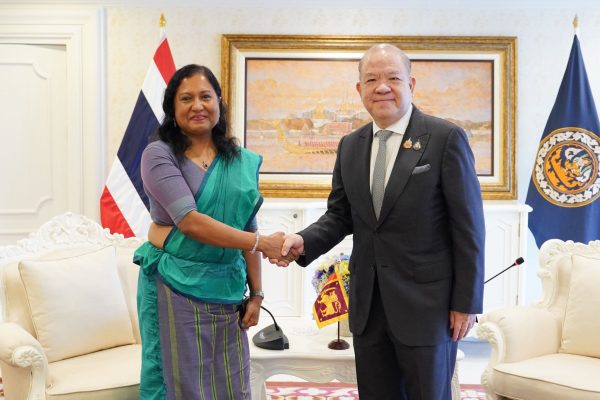 Ambassador of Sri Lanka meets with Minister of Commerce of Thailand