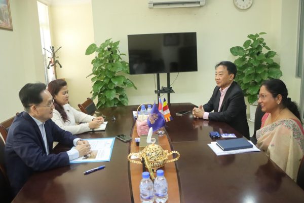 Ambassador of Sri Lanka meets with President of the Cambodia Chamber of Commerce