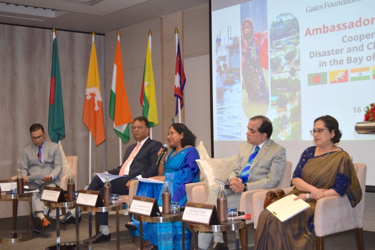 Ambassador felicitates a long-served migrant worker from Sri Lankan Malay Community in Saudi Arabia