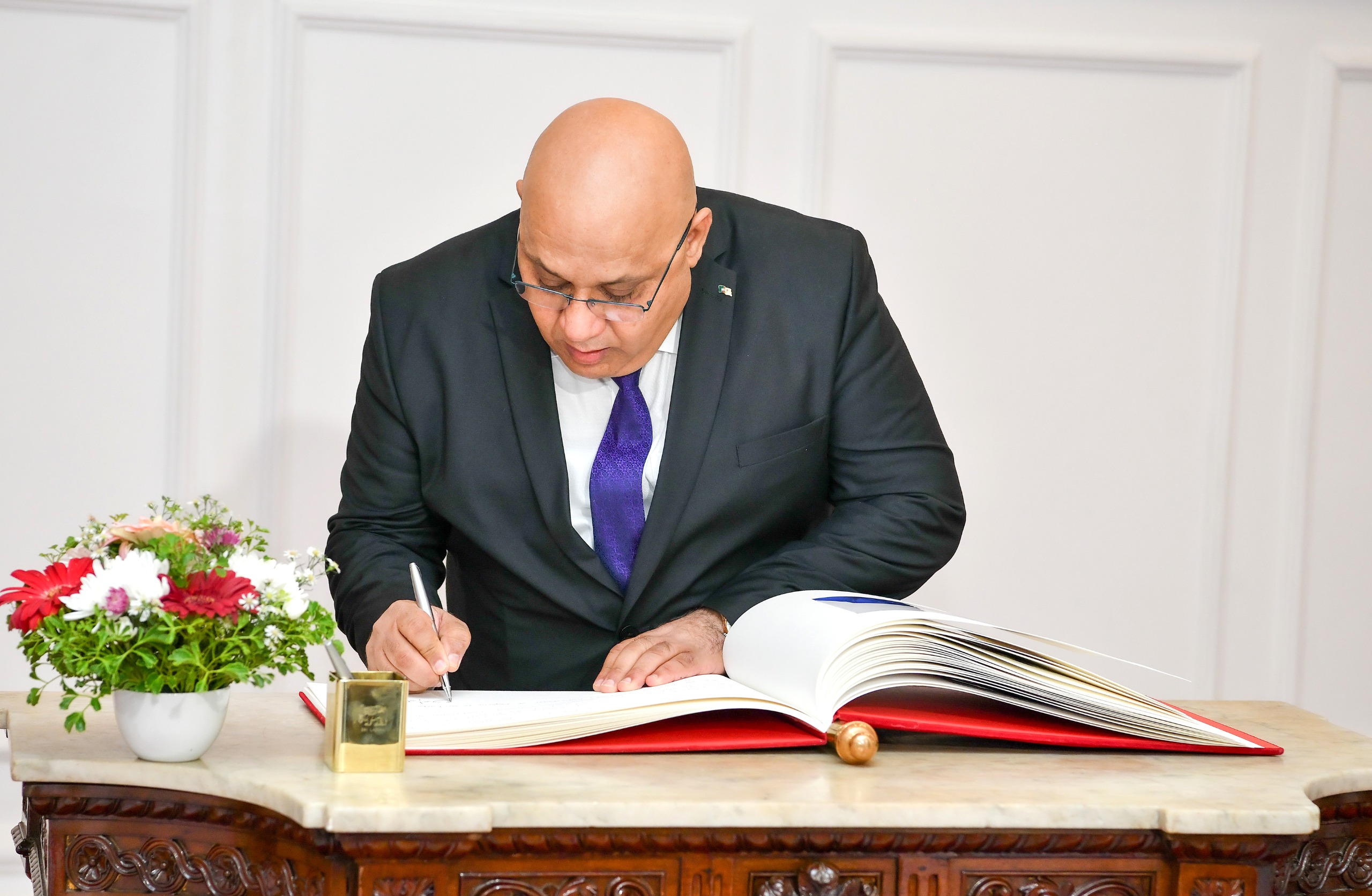 The Ambassador of the People's Democratic Republic of Algeria presents Credentials to Sri Lanka 