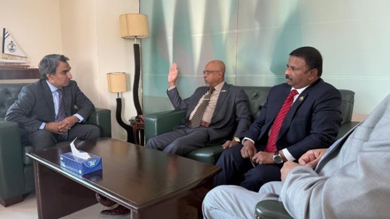 High_Commissioner_Meets_with_the_Director_General_2