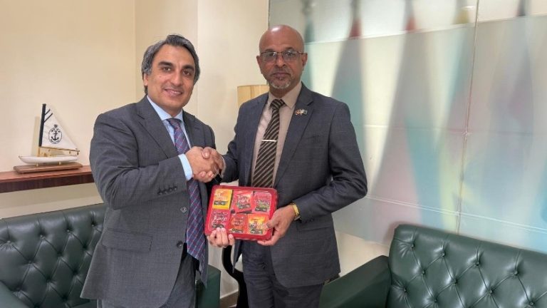 High_Commissioner_Meets_with_the_Director_General_3