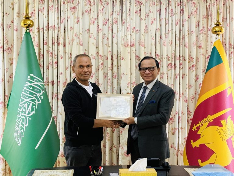 Sri Lanka Embassy in Riyadh felicitates a Senior Sri Lankan Migrant Worker in Saudi Arabia for third time