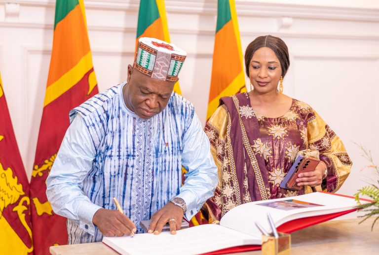 The Ambassador of the Republic of Guinea presents Credentials to Sri Lanka